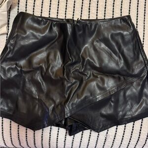 American Threads Black Faux Leather Skorts